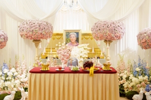 เจ้าภาพพิธีสวดพระอภิธรรมศพ คุณแม่ชนาพร อุดมพันธ์ และรับมอบเงินบริจาค